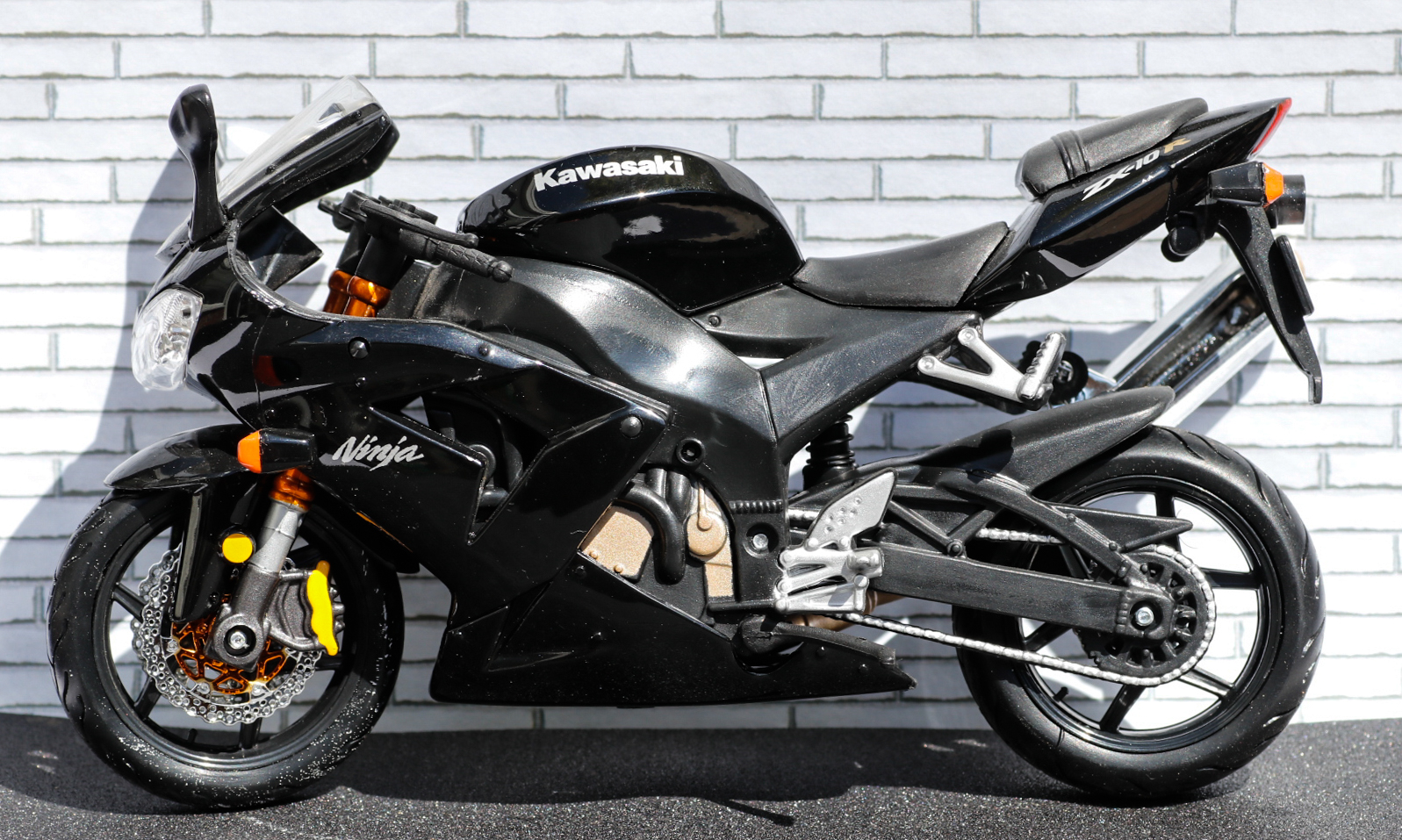 Maisto 1-12 Kawasaki ZX10R